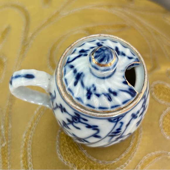 Royal Bayreuth Tettau Strawflower Antique Porcelain 3 3/8" Mustard/Jam cup, Blue - Picture 5 of 14